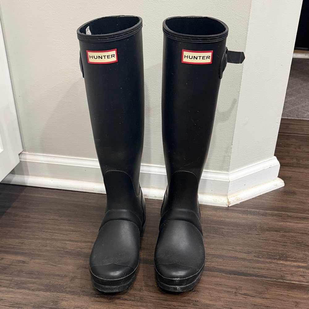 Hunter Black Original Tall Rain Boots with removable Welly socks - Picture 2 of 7